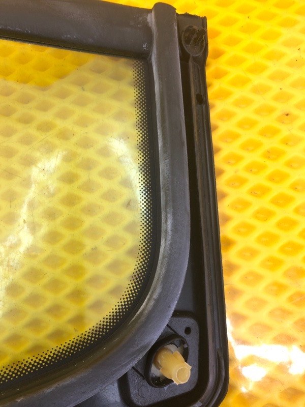 Стекло (форточка) задней правой двери Volkswagen Tiguan