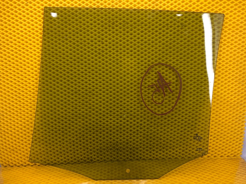 Стекло двери заднее правое Volkswagen Tiguan