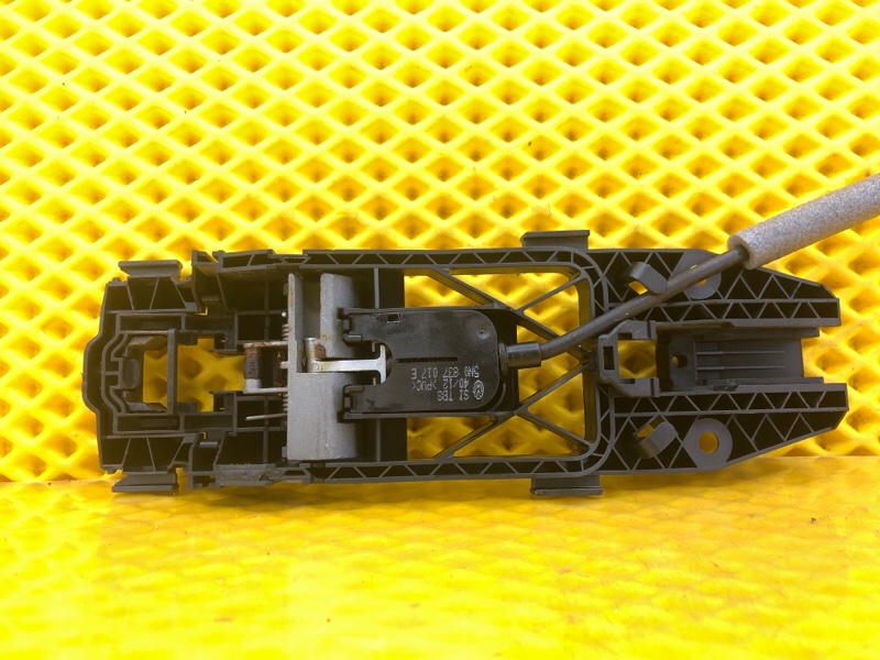 Кронштейн ручки двери Volkswagen Tiguan