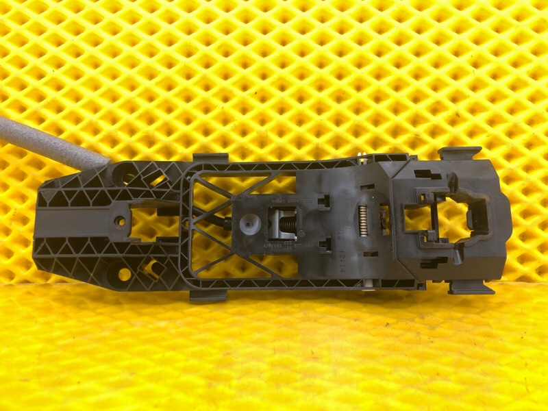 Кронштейн ручки двери Volkswagen Tiguan