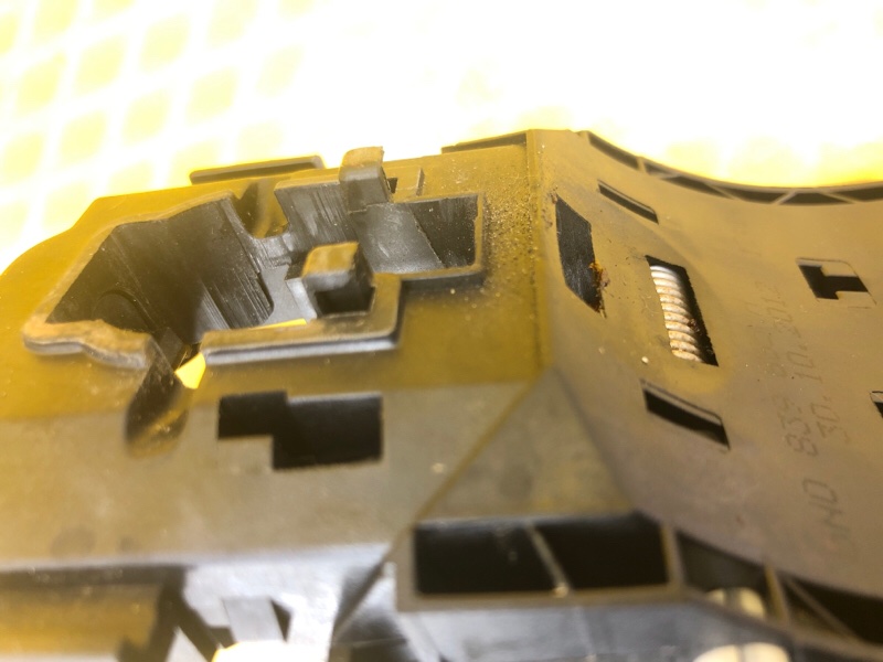 Кронштейн ручки двери Volkswagen Tiguan