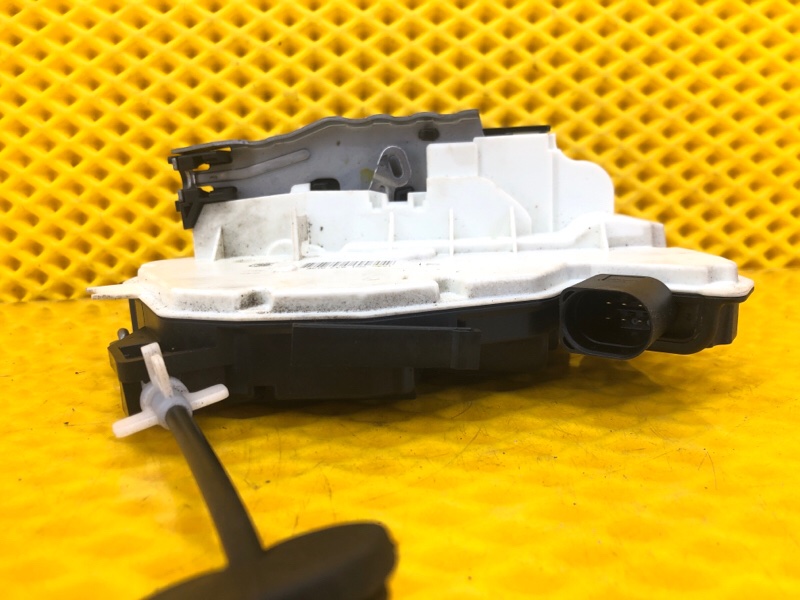 Замок двери Volkswagen Tiguan