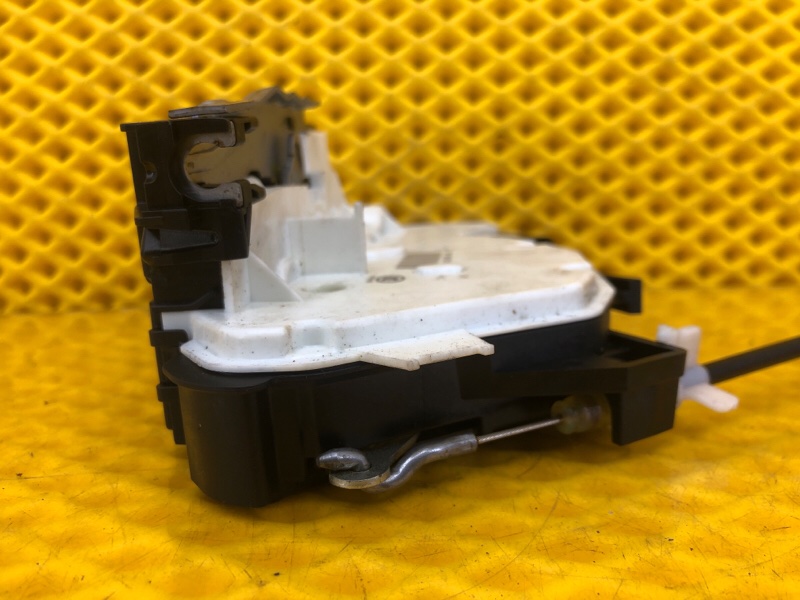 Замок двери Volkswagen Tiguan