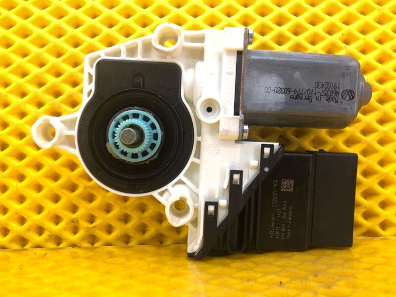 Моторчик стеклоподъемника задней правой двери Volkswagen Tiguan