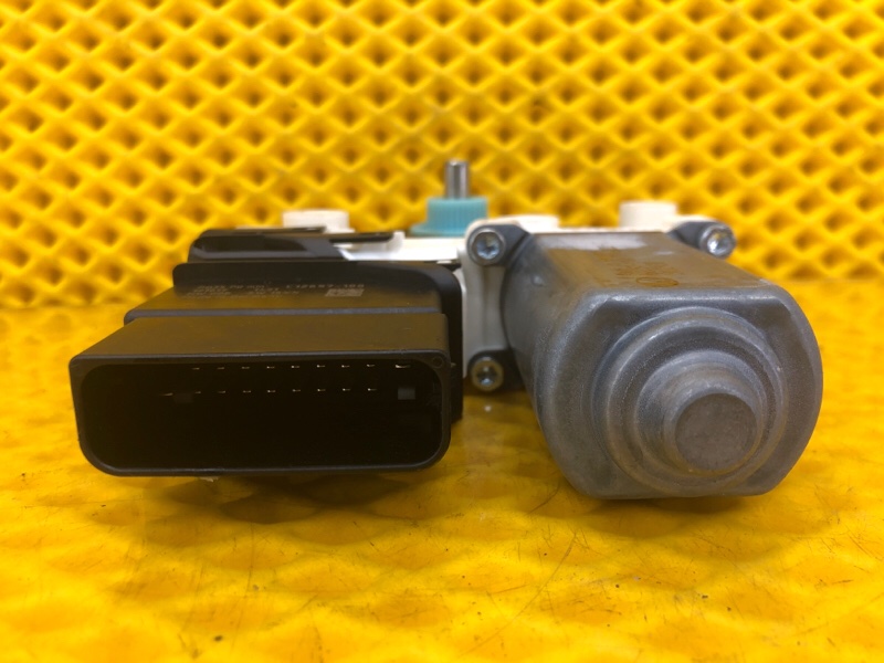 Моторчик стеклоподъемника задней правой двери Volkswagen Tiguan