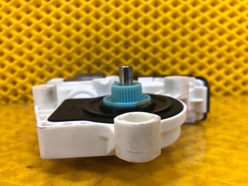 Моторчик стеклоподъемника задней правой двери Volkswagen Tiguan