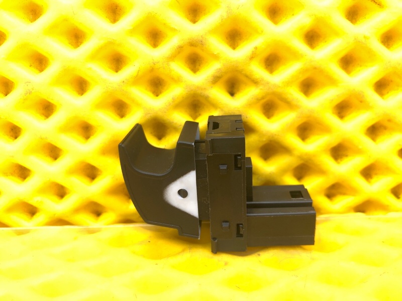 Кнопка стеклоподъемника задней двери Volkswagen Tiguan