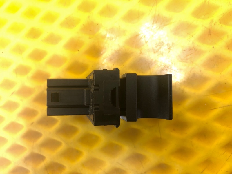 Кнопка стеклоподъемника задней двери Volkswagen Tiguan