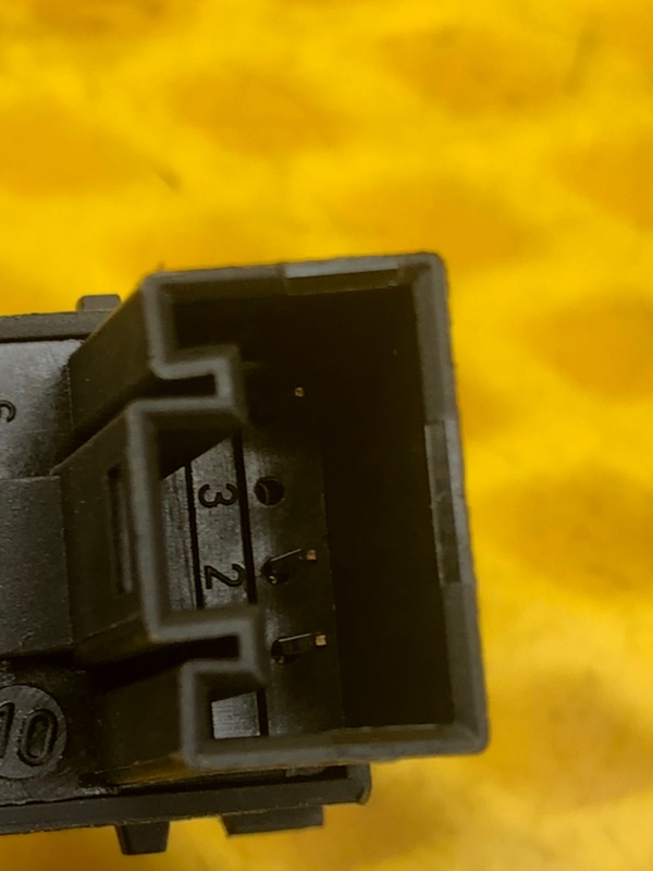 Кнопка стеклоподъемника задней двери Volkswagen Tiguan