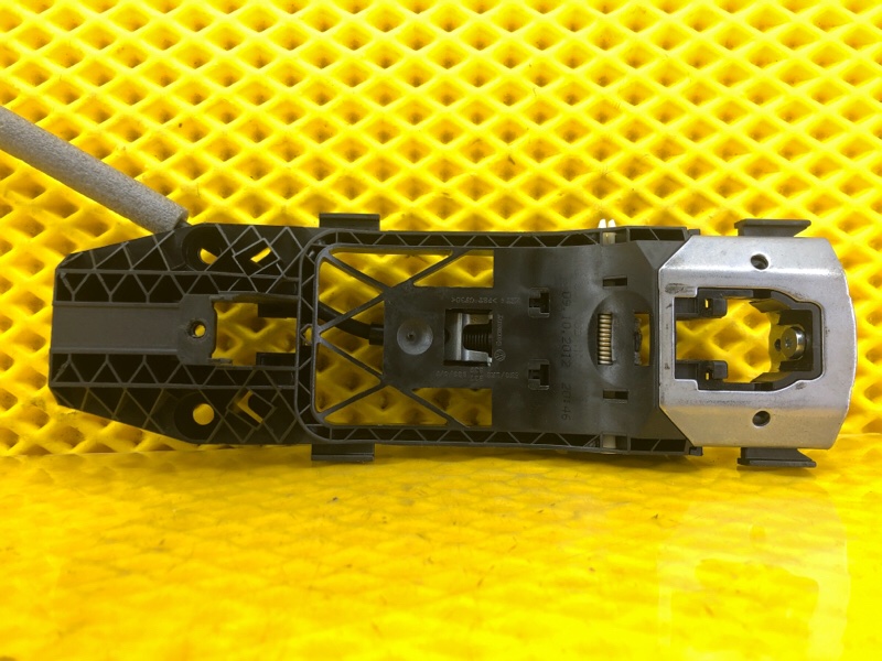 Кронштейн ручки двери передней правой Volkswagen Tiguan