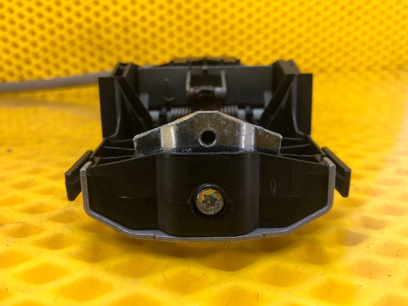 Кронштейн ручки двери передней правой Volkswagen Tiguan