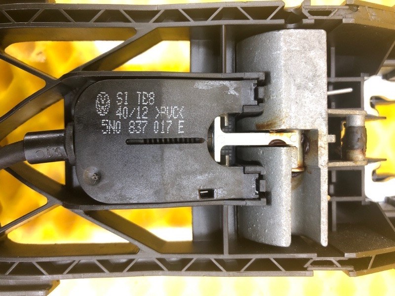 Кронштейн ручки двери передней правой Volkswagen Tiguan