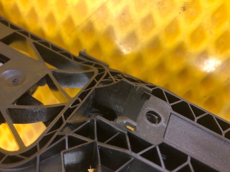 Кронштейн ручки двери передней правой Volkswagen Tiguan