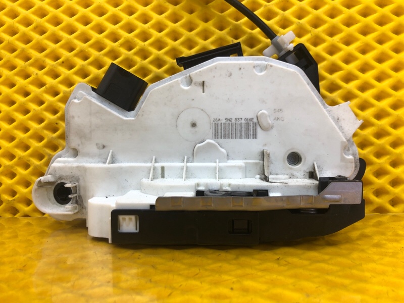 Замок двери передней правой Volkswagen Tiguan