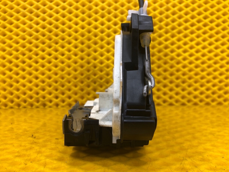 Замок двери передней правой Volkswagen Tiguan