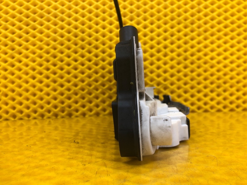 Замок двери передней правой Volkswagen Tiguan