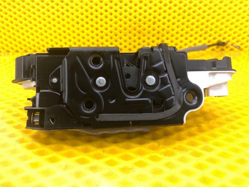 Замок двери передней правой Volkswagen Tiguan