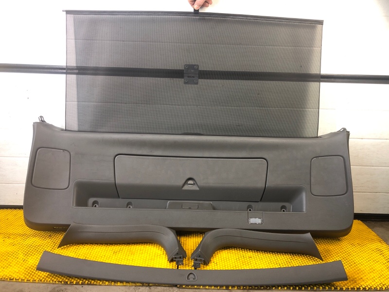 Обшивка крышки багажника Audi Q7 2014 4LB