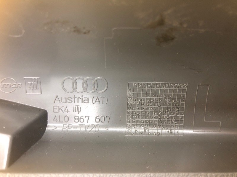 Обшивка крышки багажника Audi Q7 2014 4LB