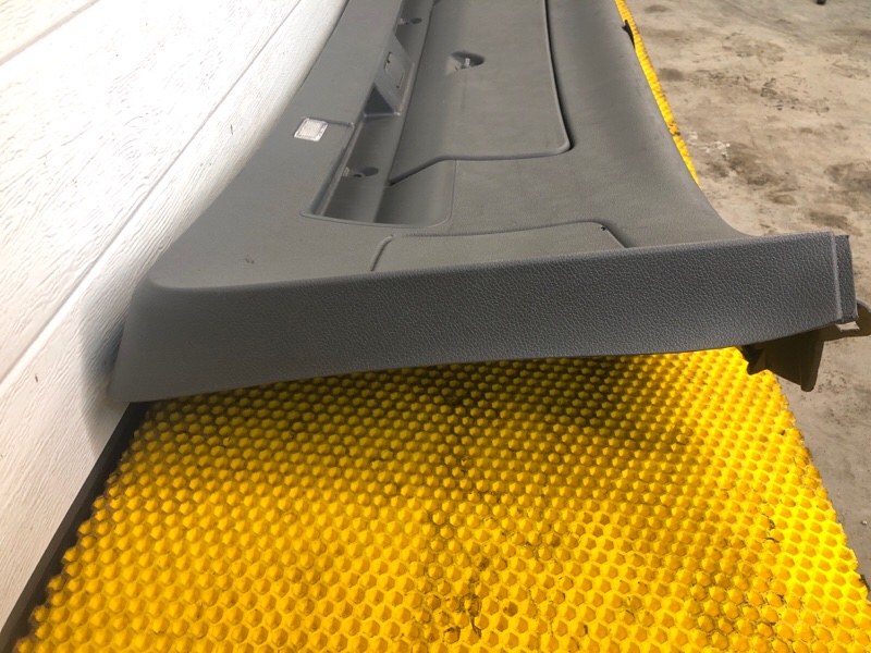 Обшивка крышки багажника Audi Q7 2014 4LB