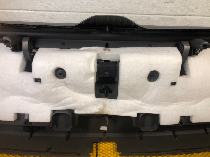 Обшивка крышки багажника Audi Q7 2014 4LB