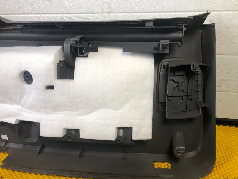 Обшивка крышки багажника Audi Q7 2014 4LB