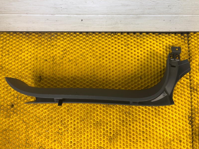 Обшивка крышки багажника Audi Q7 2014 4LB