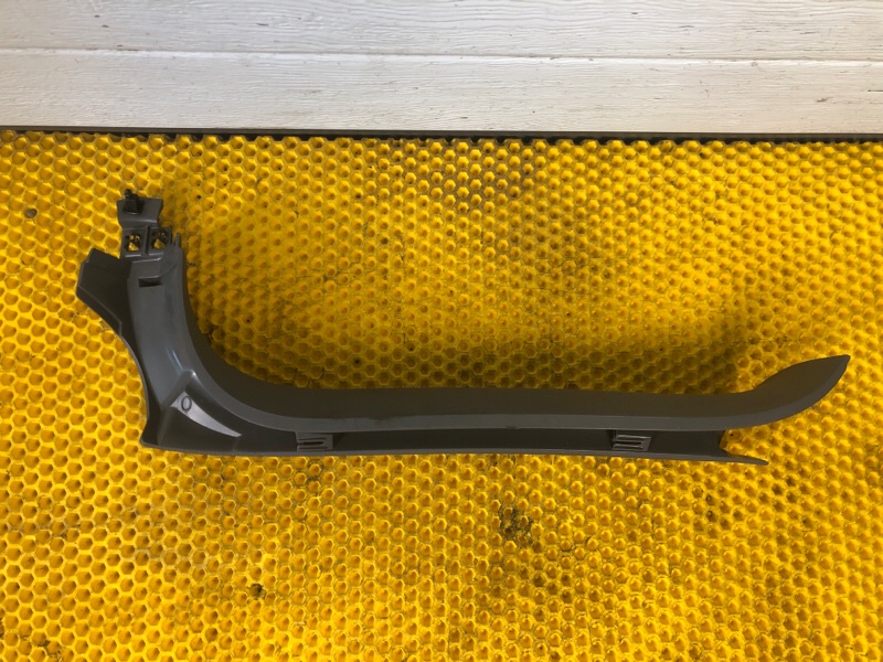 Обшивка крышки багажника Audi Q7 2014 4LB