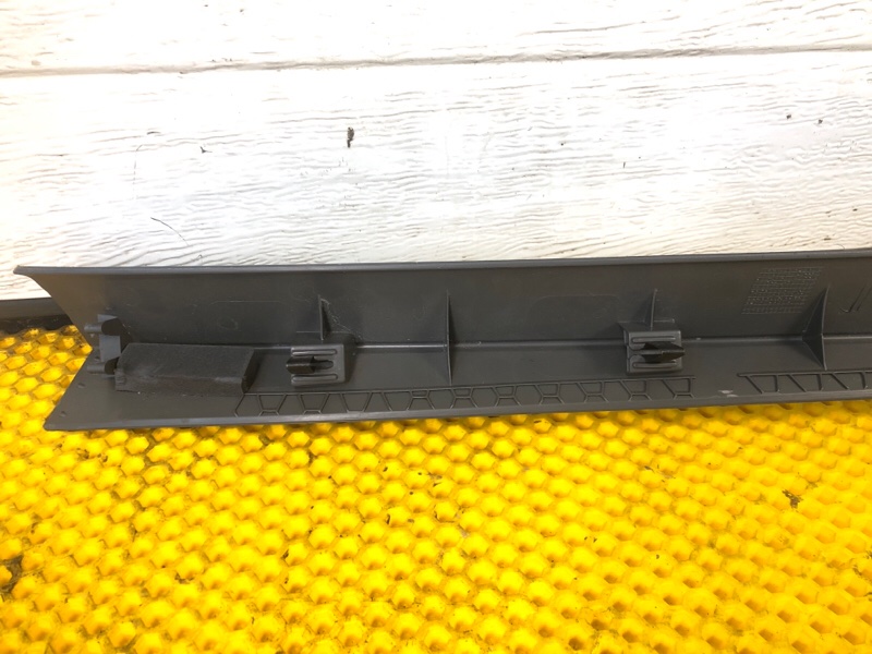 Обшивка крышки багажника Audi Q7 2014 4LB