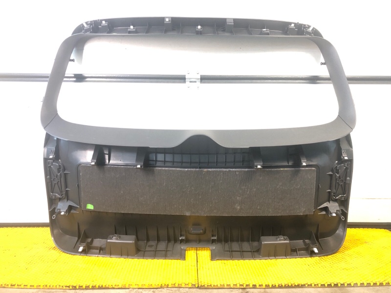 Обшивка крышки багажника Volkswagen Tiguan