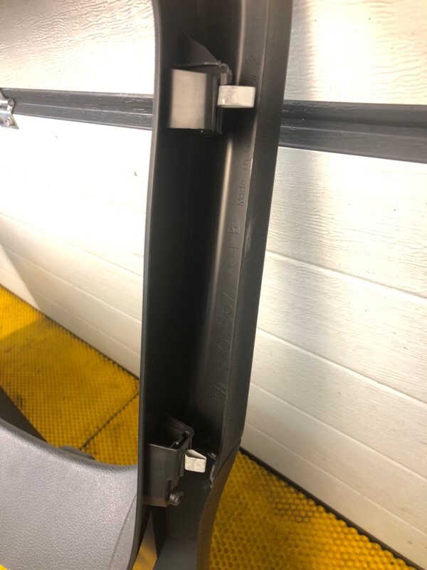 Обшивка крышки багажника Volkswagen Tiguan