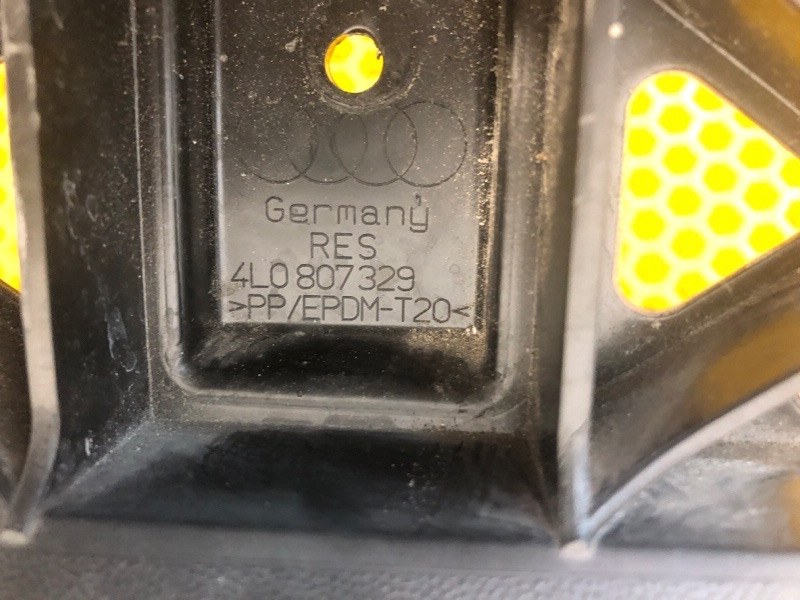 Кронштейн бампера Audi Q7 2014 4LB