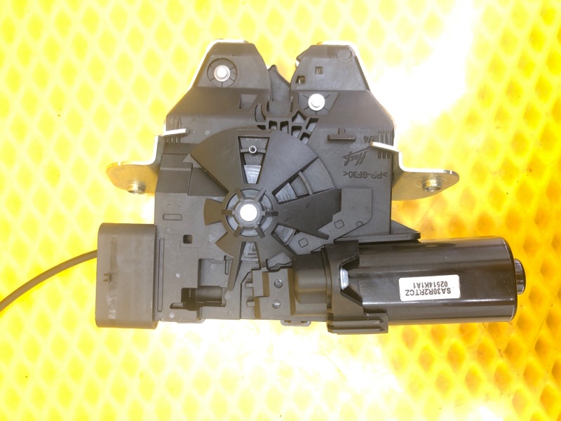 Замок крышки багажника Mercedes-Benz S-Class 2014 W222