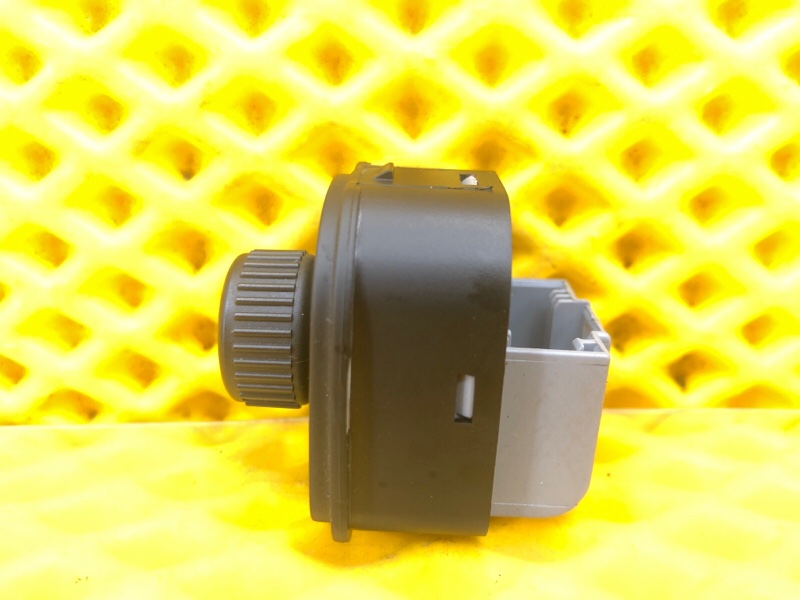 Кнопка регулировки зеркал Volkswagen Tiguan