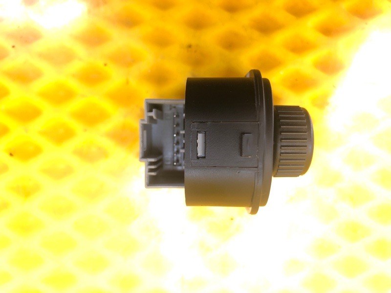 Кнопка регулировки зеркал Volkswagen Tiguan