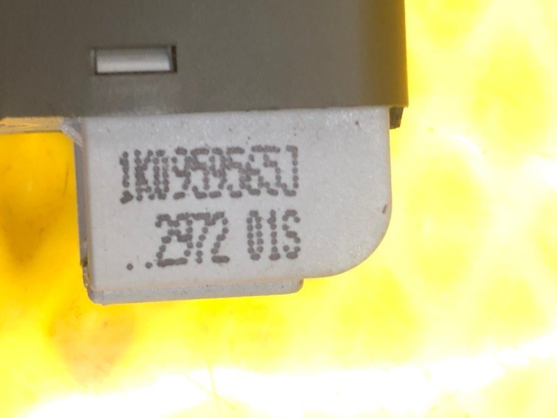 Кнопка регулировки зеркал Volkswagen Tiguan