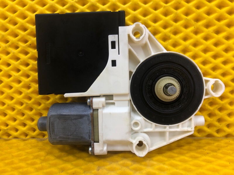 Моторчик стеклоподъемника передней левой двери Volkswagen Tiguan