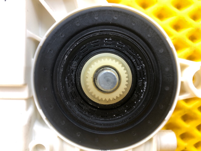 Моторчик стеклоподъемника передней левой двери Volkswagen Tiguan