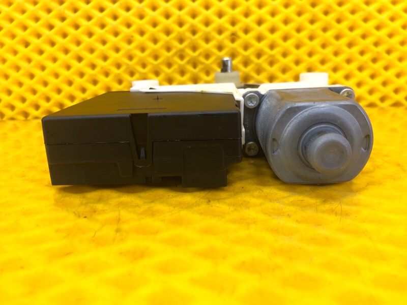 Моторчик стеклоподъемника передней левой двери Volkswagen Tiguan