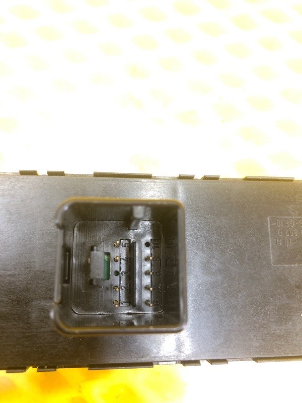 Кнопка стеклоподъемника передней двери Volkswagen Tiguan