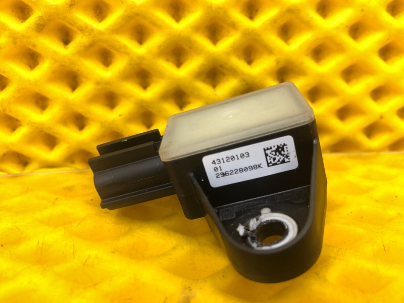 Датчик удара двери Volkswagen Tiguan