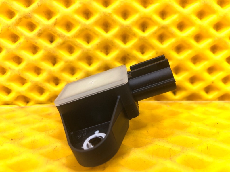 Датчик удара двери Volkswagen Tiguan