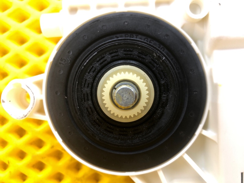 Моторчик стеклоподъемника передней правой двери Volkswagen Tiguan