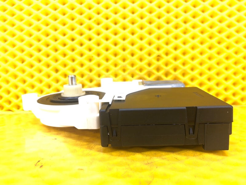 Моторчик стеклоподъемника передней правой двери Volkswagen Tiguan