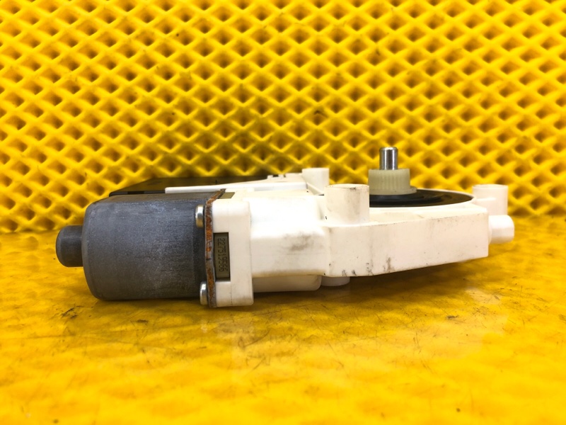 Моторчик стеклоподъемника передней правой двери Volkswagen Tiguan