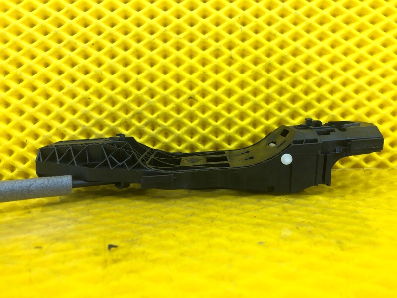 Кронштейн ручки двери передней левой Volkswagen Tiguan