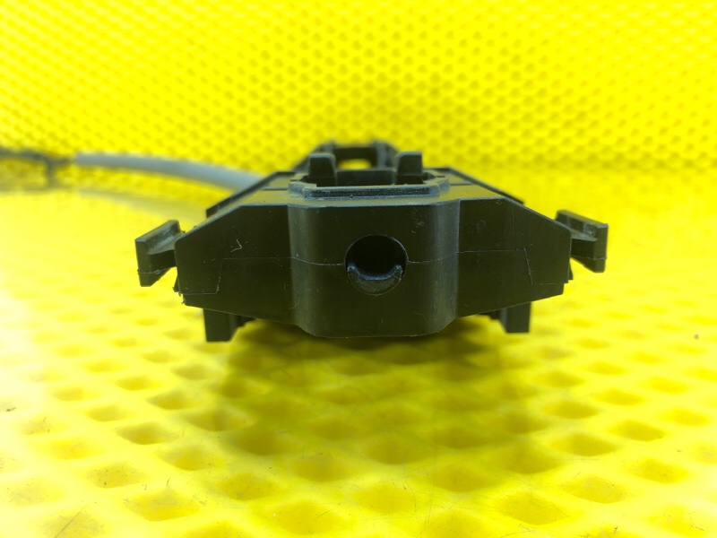 Кронштейн ручки двери передней левой Volkswagen Tiguan