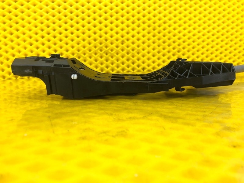 Кронштейн ручки двери передней левой Volkswagen Tiguan