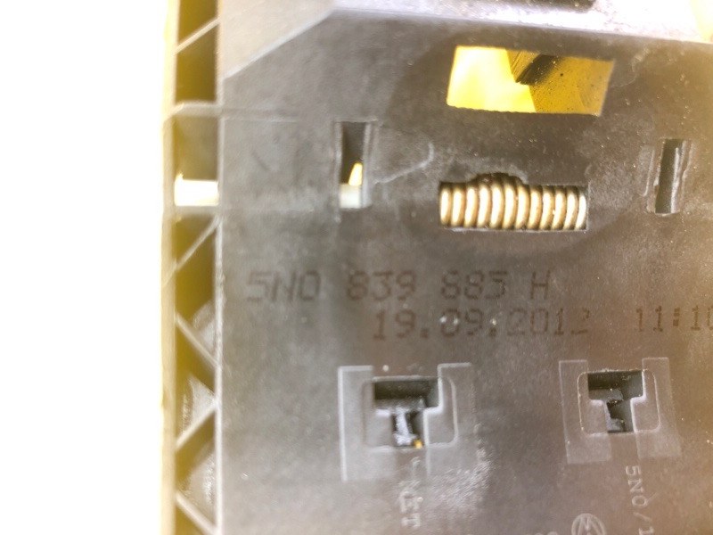 Кронштейн ручки двери передней левой Volkswagen Tiguan