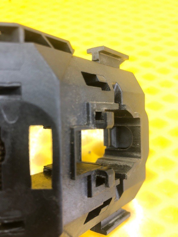 Кронштейн ручки двери передней левой Volkswagen Tiguan